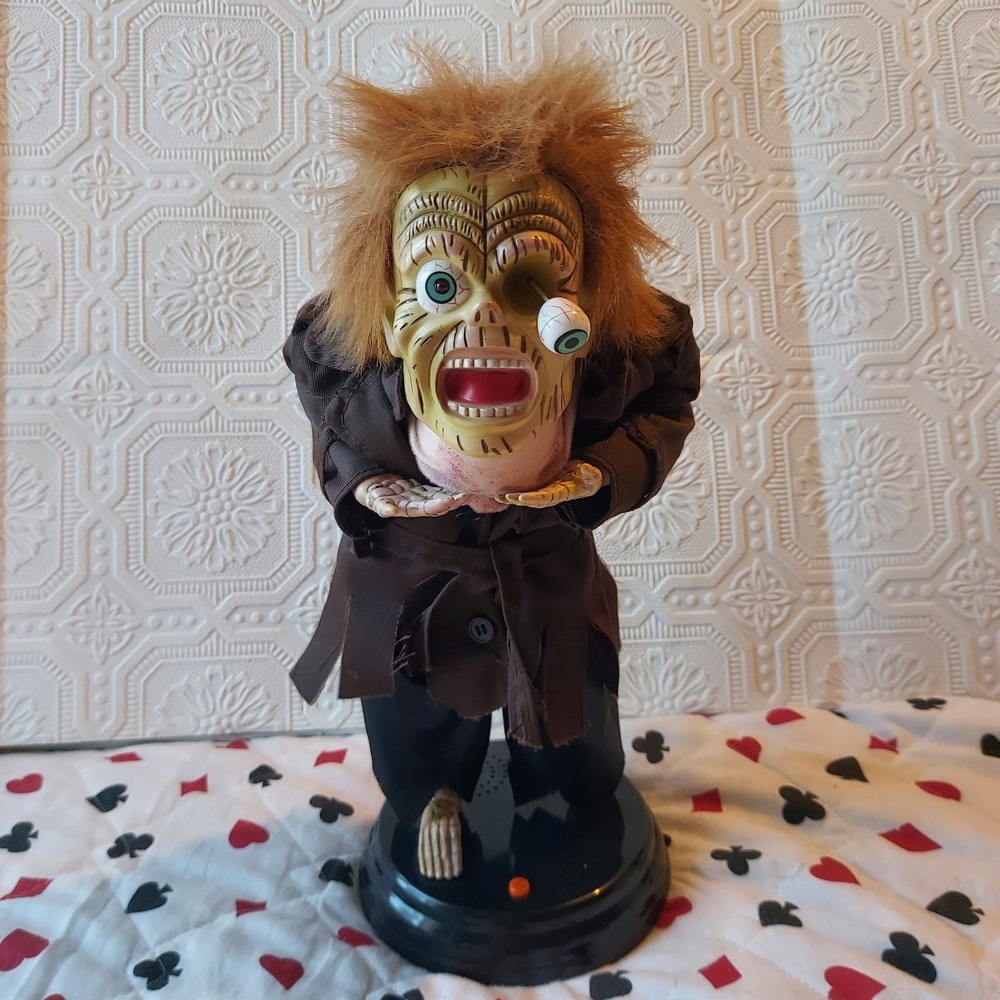 Gemmy Head Be-Holder Animated Halloween Zombie Ghoul Prop  Popping Eye Spooky